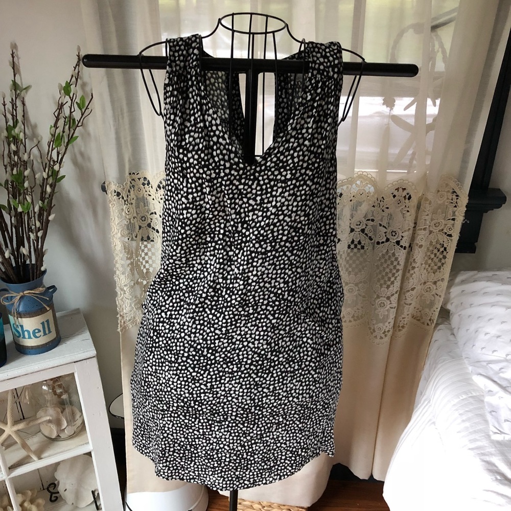 Old Navy black and white pattern shift dress